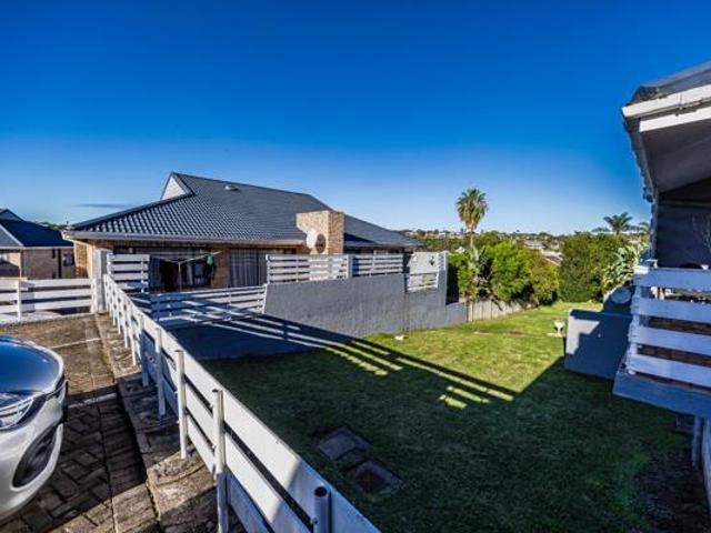 3 Bedroom Townhouse in Beacon Bay