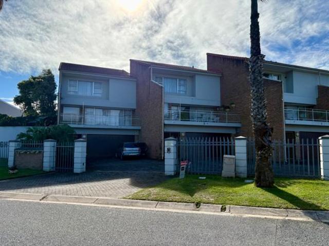 3 Bedroom Townhouse in Beacon Bay