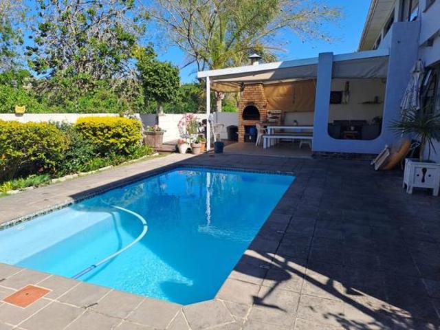 3 Bedroom Townhouse in Beacon Bay