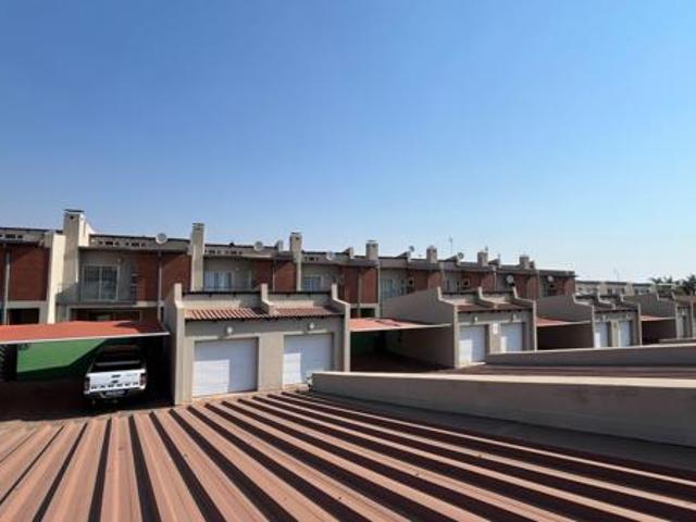 3 Bedroom Townhouse in Bendor Park