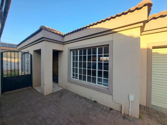 3 Bedroom Townhouse in Bergsig