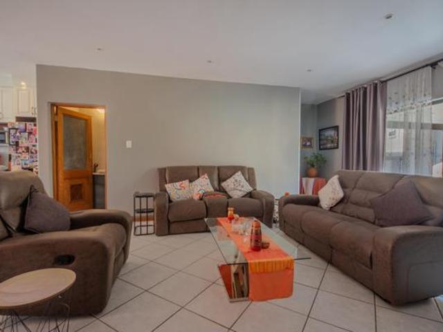 3 Bedroom Townhouse in Birdwood