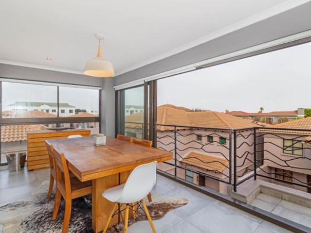 3 Bedroom Townhouse in Bloubergstrand