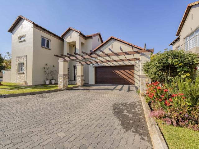 3 Bedroom Townhouse in Blue Valley Golf Estate