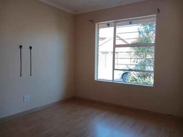 3 Bedroom Townhouse in Bonaero Park