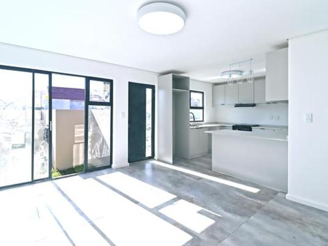 3 Bedroom Townhouse in Bothasig