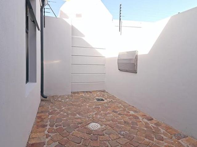 3 Bedroom Townhouse in Bothasig