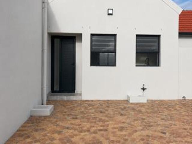 3 Bedroom Townhouse in Bothasig