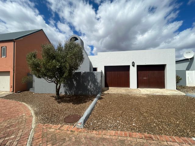 3 Bedroom Townhouse in Bredasdorp