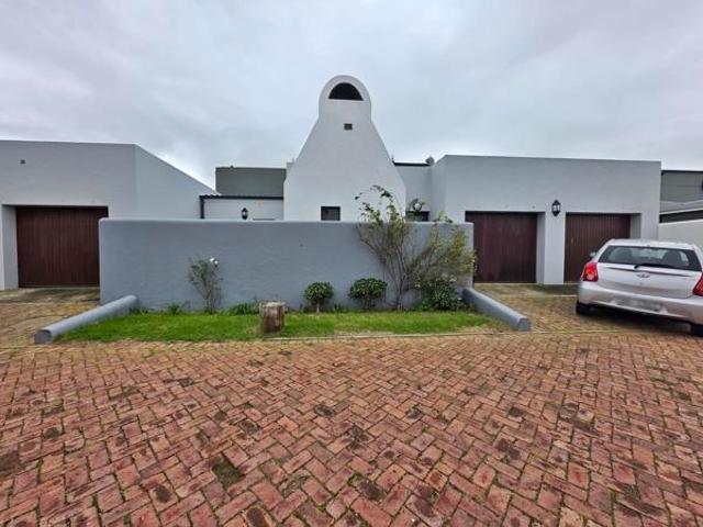 3 Bedroom Townhouse in Bredasdorp