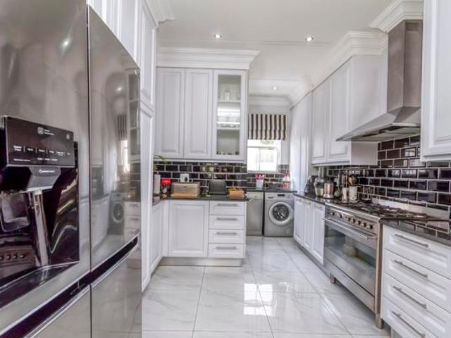 3 Bedroom Townhouse in Bryanston