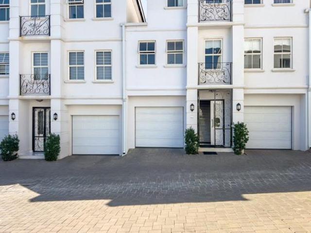3 Bedroom Townhouse in Bryanston