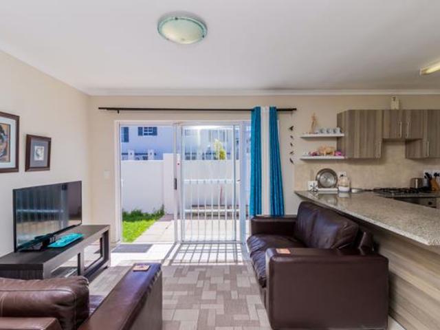 3 Bedroom Townhouse in Cloetesville