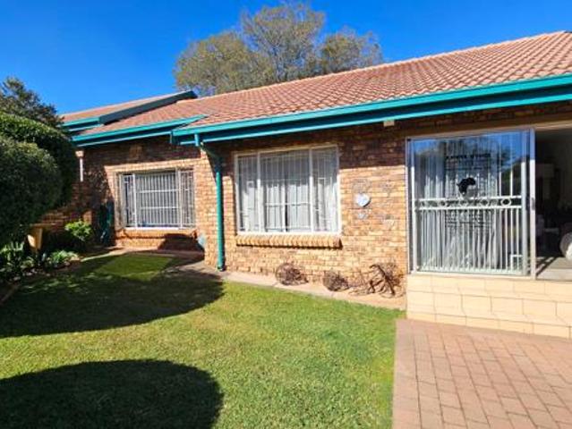 3 Bedroom Townhouse in Clubview