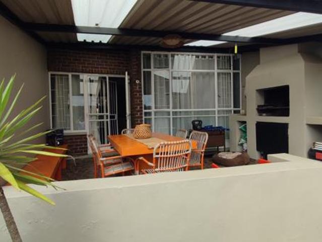 3 Bedroom Townhouse in Clubview