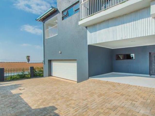 3 Bedroom Townhouse in Constantia Kloof
