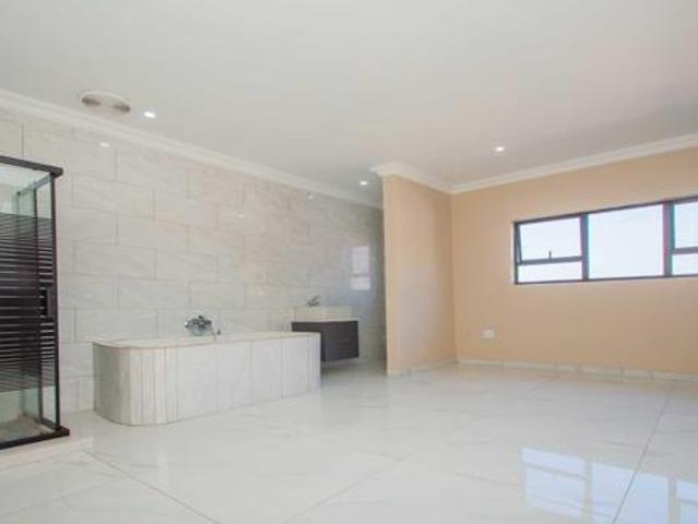 3 Bedroom Townhouse in Constantia Kloof