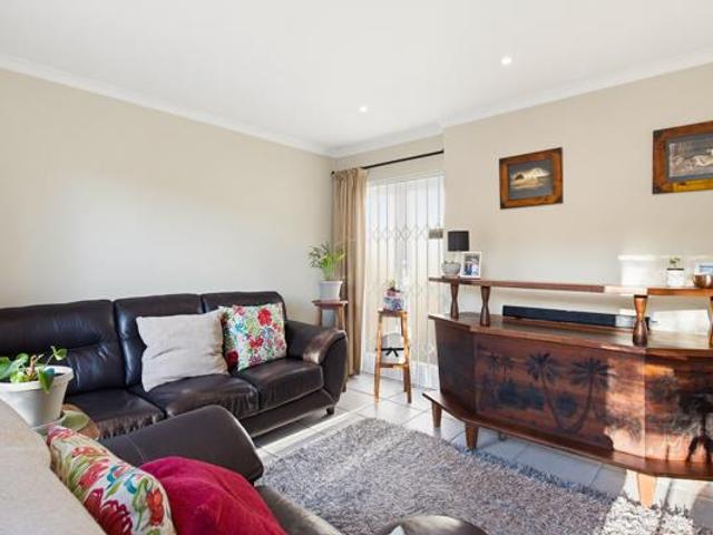 3 Bedroom Townhouse in Durbanville Central