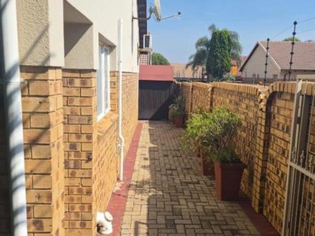 3 Bedroom Townhouse in Del Judor Ext 4