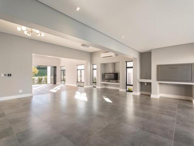 3 Bedroom Townhouse in Devonvale Golf & Wine Estate