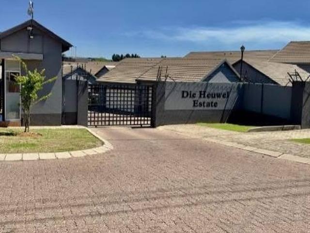 3 Bedroom Townhouse in Die Heuwel