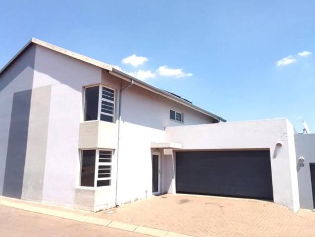 3 Bedroom Townhouse in Die Heuwel