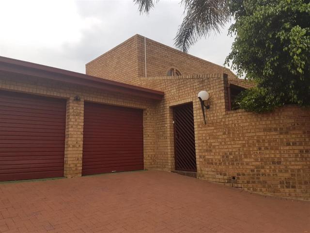 3 Bedroom Townhouse in Die Heuwel