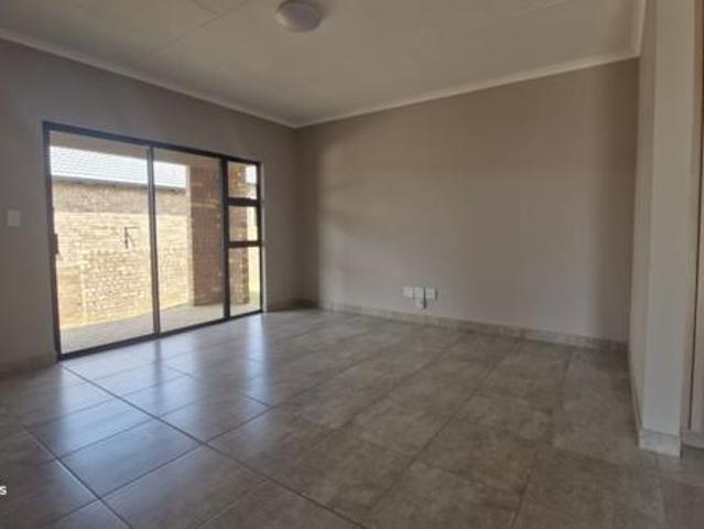 3 Bedroom Townhouse in Die Heuwel