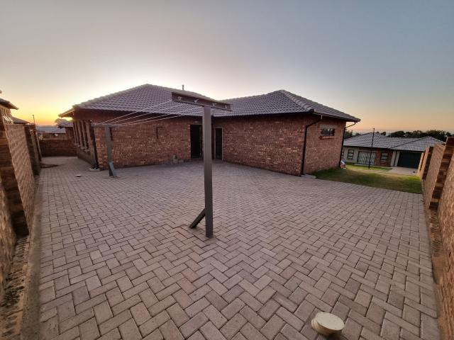 3 Bedroom Townhouse in Die Heuwel