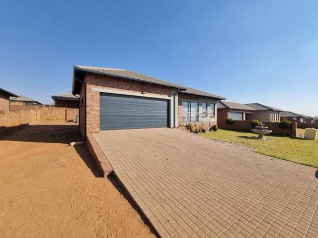 3 Bedroom Townhouse in Die Heuwel