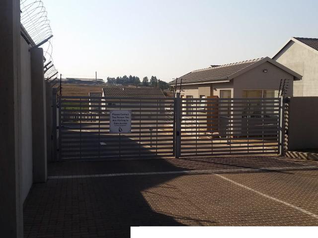 3 Bedroom Townhouse in Die Heuwel