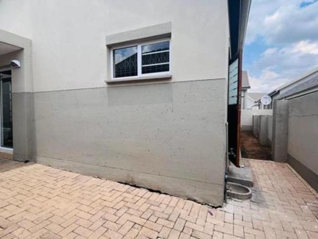 3 Bedroom Townhouse in Die Heuwel Ext 1