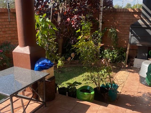 3 Bedroom Townhouse in Die Hoewes