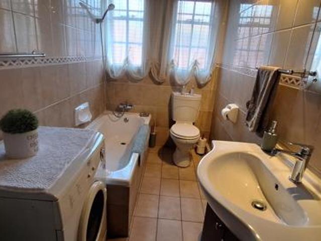 3 Bedroom Townhouse in Die Hoewes