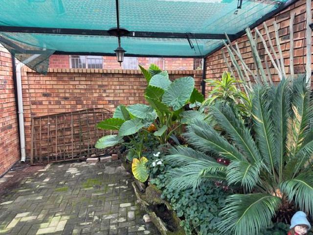 3 Bedroom Townhouse in Die Hoewes