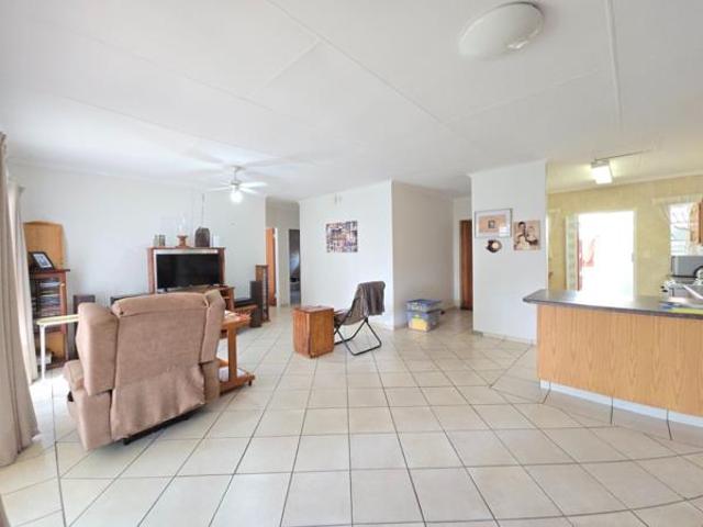 3 Bedroom Townhouse in Die Hoewes