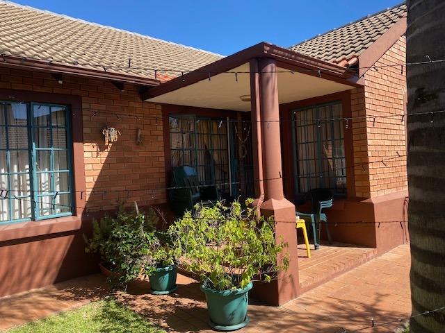3 Bedroom Townhouse in Die Hoewes