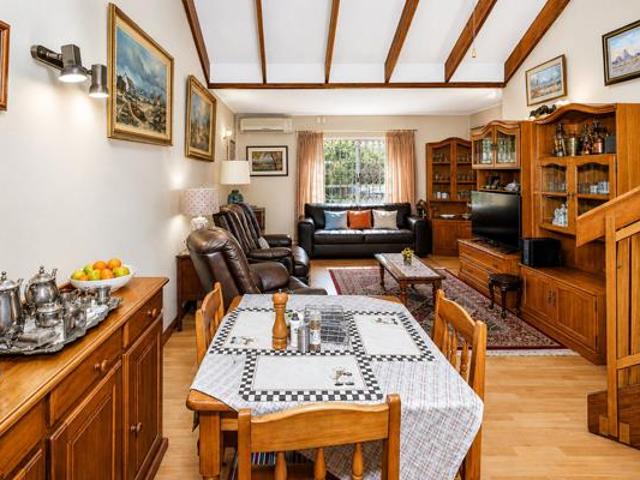 3 Bedroom Townhouse in Die Hoewes