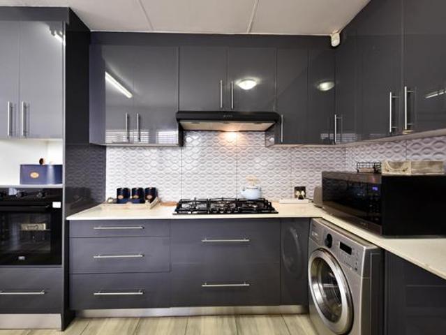 3 Bedroom Townhouse in Die Hoewes