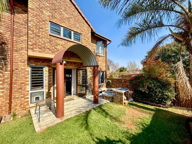 3 Bedroom Townhouse in Die Hoewes