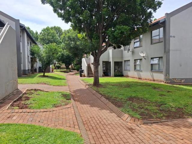3 Bedroom Townhouse in Die Hoewes