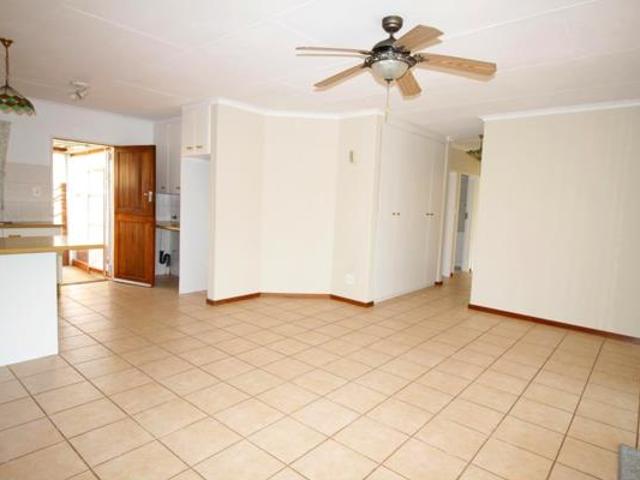 3 Bedroom Townhouse in Die Hoewes