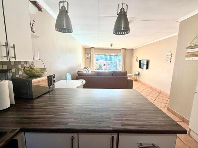 3 Bedroom Townhouse in Die Hoewes
