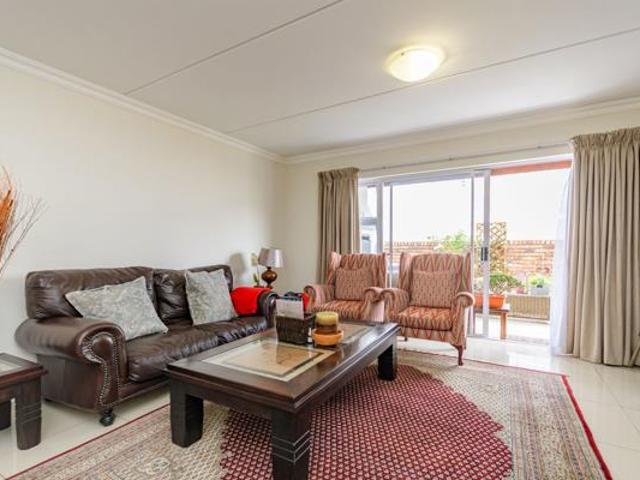 3 Bedroom Townhouse in Eagle Canyon Golf Estate