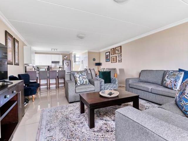 3 Bedroom Townhouse in Eagle Canyon Golf Estate