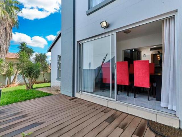 3 Bedroom Townhouse in Eagle Canyon Golf Estate