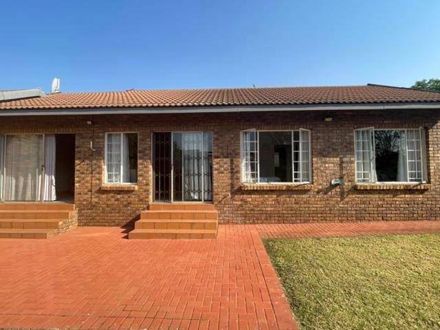 3 Bedroom Townhouse in Eldoraigne