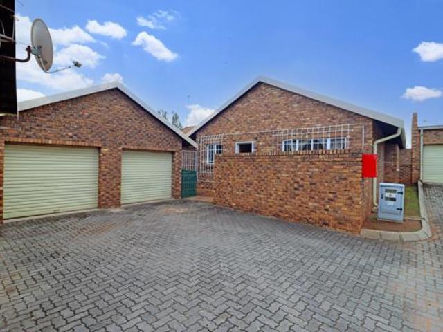 3 Bedroom Townhouse in Eldoraigne