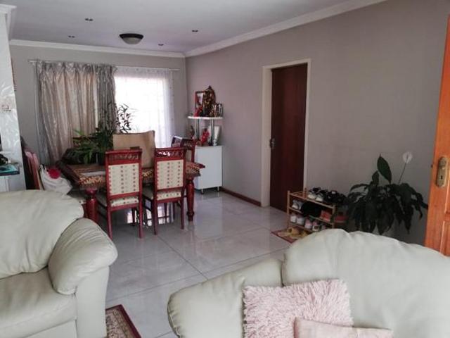 3 Bedroom Townhouse in Eldoraigne