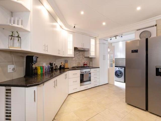 3 Bedroom Townhouse in Eldoraigne